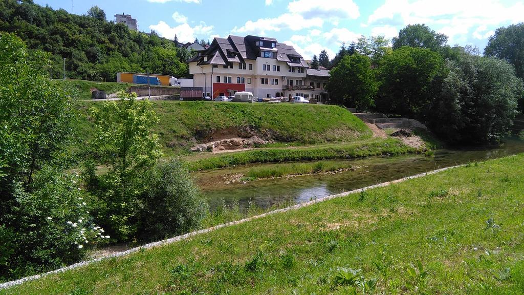 Sobe Sa Kupatilom Jajce Bed and Breakfast Exterior foto